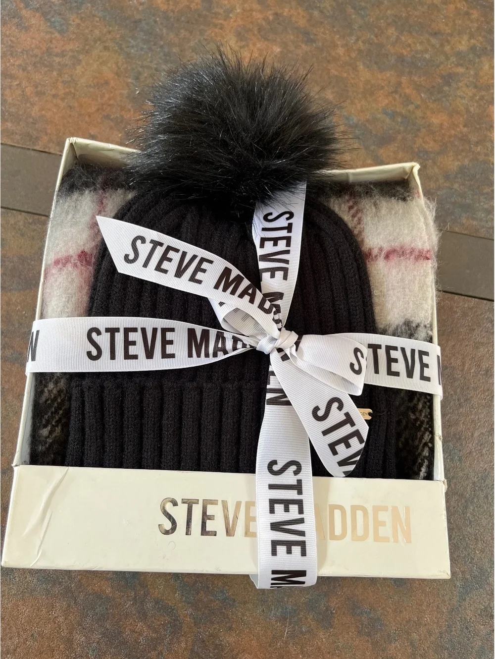 Steve Madden Women's Hat and Scarf Set Black One Size